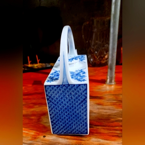 Vintage Handpainted CeramicTeapot w/Dragon Motif - Picture 3 of 4